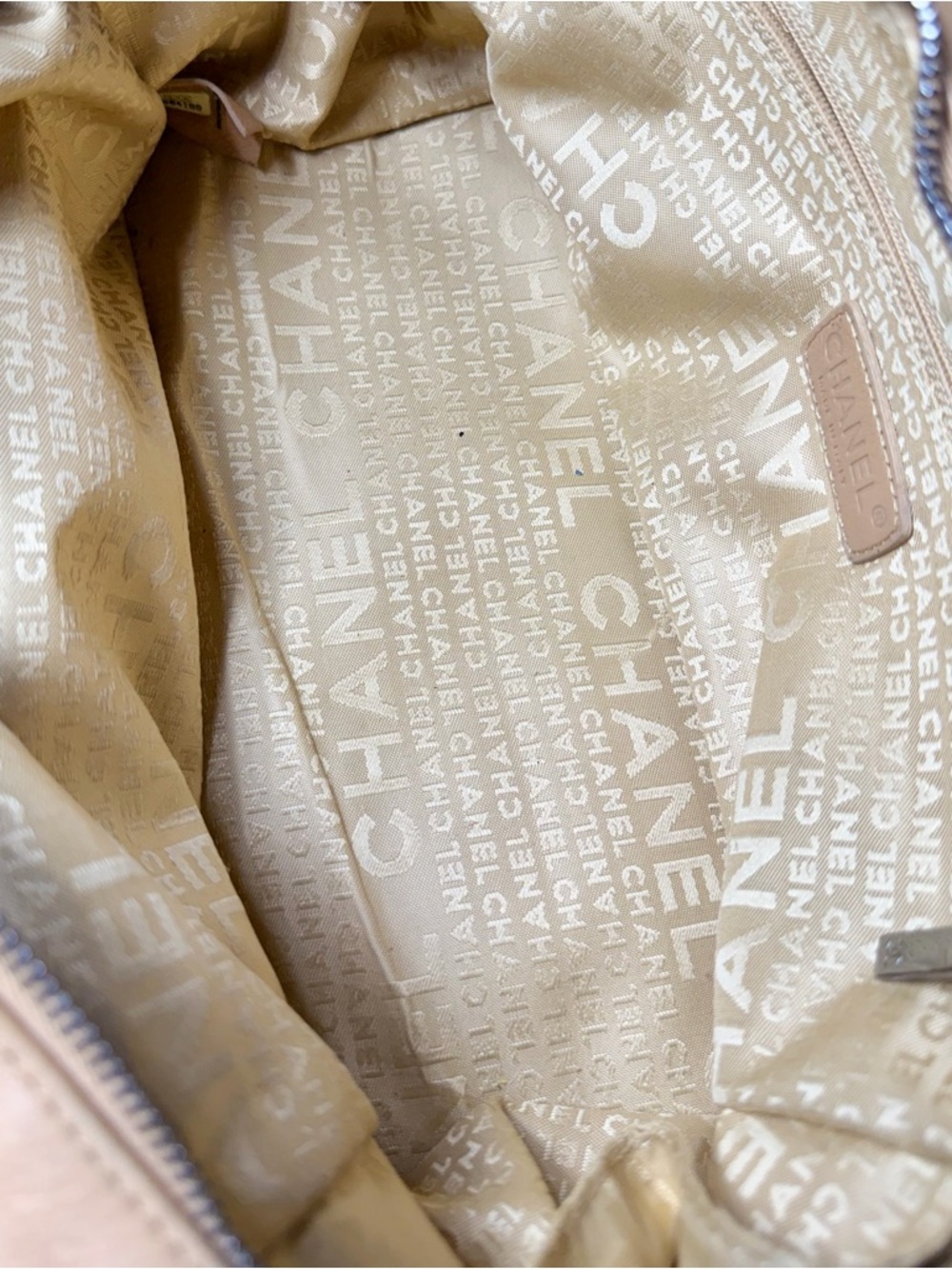 Chanel 2004 Vintage LAX Square Stitch Soft Caviar CC Tote in Beige - Picture 11 of 14